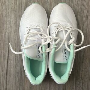 Nike Legend Essential 2
Women's Workout Shoes